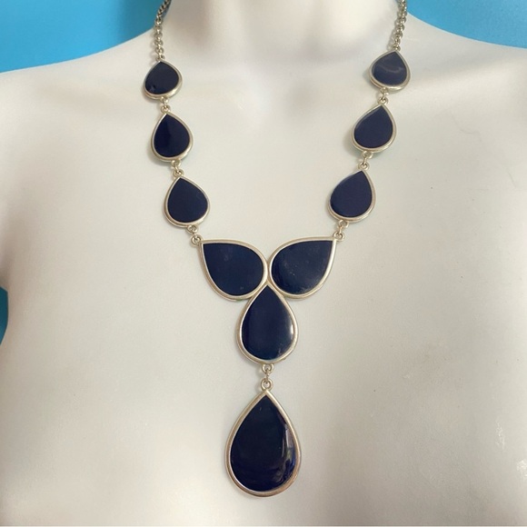 CHARMING CHARLIE Green & Navy Blue Reversible Tear Drop Silver Tone Necklace. - Picture 6 of 6
